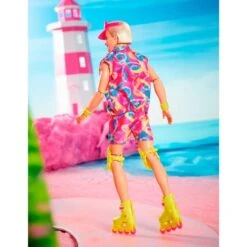 Mattel Barbie The Movie - Ken-Sammelpuppe Mit Inlineskating-Outfit -Spielzeug Förderung Rabatte Mattel Barbie The Movie Ken Sammelpuppe mit Inlineskating Outfit@@1919787 3