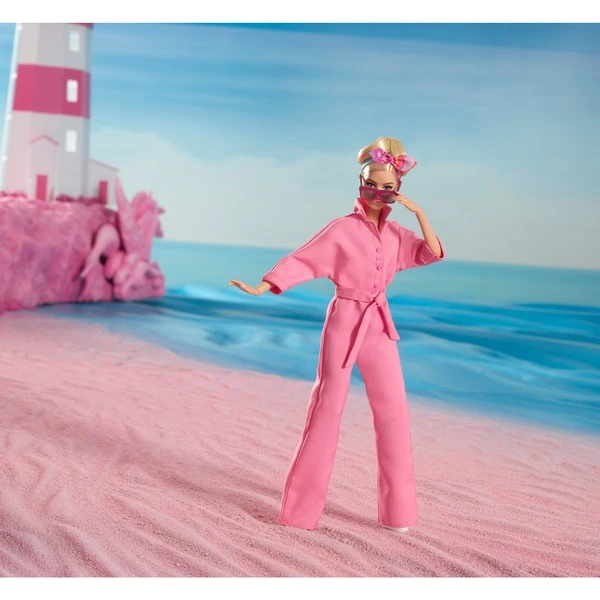 Mattel Barbie The Movie - Margot Robbie Als Barbie: Puppe Im Rosa Jumpsuit 5 Mattel Barbie The Movie - Margot Robbie Als Barbie: Puppe Im Rosa Jumpsuit – Bild 3